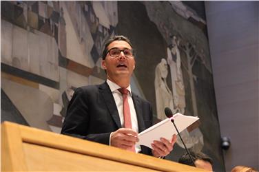 Landeshauptmann Kompatscher hat heute vor dem Landtag die Haushaltsrede 2017 gehalten - Foto: LPA/rm