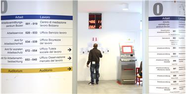 So viele Meldungen von Arbeitsverhältnissen wie noch nie sind 2016 in der Landesabteilung Arbeit eingegangen. Sehr geschätzt wurde von allen Kunden die Unterstützung des "Help-Desk" - Foto: LPA