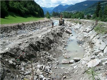 Die Arbeiten zum Hochwasserschutz in Wiesen in der Gemeinde Pfitsch werden in der kommenden Woche weitergeführt. Foto: LPA/Amt für Wildbach- und Lawinenverbauung Nord der Agentur für Bevölkerungsschutz