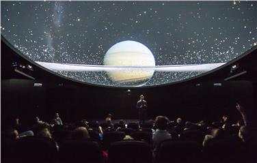 Der Astrophysiker David Gruber vom Planetarium Südtirol hat einen von der Internationalen Planetarium-Gesellschaft IPS ausgeschriebenen Wettbewerb gewonnen und wird im August eine Woche in Wayoming verbringen - Foto: Planetarium/Seehauser