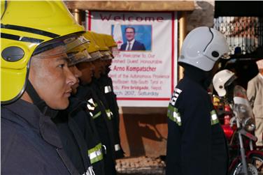 Mit Südtiroler Hilfe wird der Zivilschutz in Nepal aufgebaut, für LH Kompatscher eine sinnvolle und nachhaltige Entwicklungszusammenarbeit - Foto: LPA/Dominik Holzer