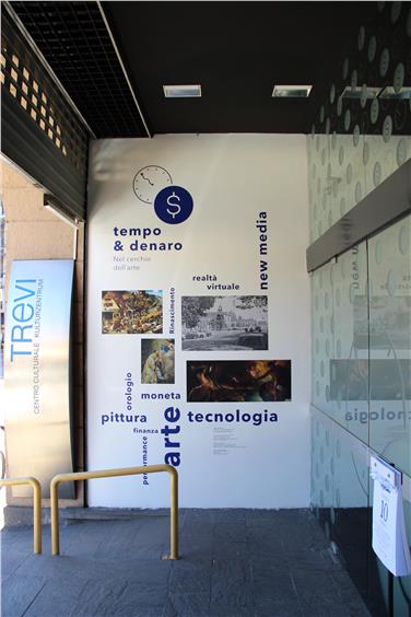 Der Eingang des Kulturzentrums Trevi in der Kapuzinergasse 28 in Bozen, wo auch das Multisprachzentrum untergebracht ist. Foto: LPA/T. Mola