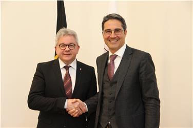 Der Baden-Württembergische Minister Guido Wolf und LH Arno Kompatscher haben über den weiteren Ausbau der guten Zusammenarbeit der beiden Länder gesprochen. Foto: LPA/mgp