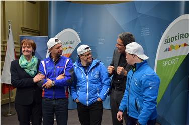 Glückwünsche für die erfolgreichen Südtiroler Wintersportler kommen von LH Kompatscher und LRin Stocker - Foto: LPA/ Barbara Franzelin