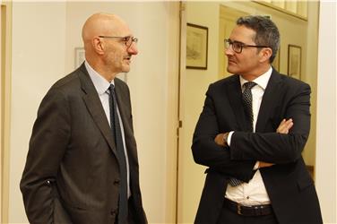 LH Kompatscher mit Post-Chef Caio nach der Unterzeichnung - Foto: LPA/mb