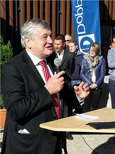 Mobilitätslandesrat Florian Mussner bei der Inbetriebnahme der Seilbahn Burgstall-Vöran: "Die Seilbahn ist ein Zeichen der Verbundenheit zwischen Berg und Tal." - Foto: LPA/Pitscheider